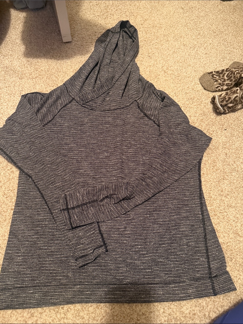 Women’s Lululemon  Lightweight Hooded Sweater in Heather Gray